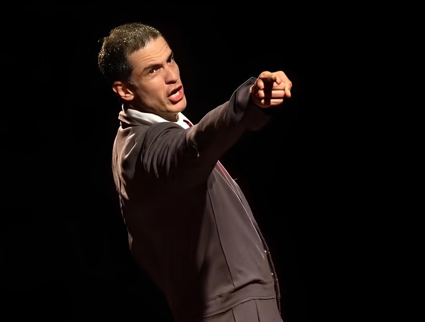 Mateus Solano traz monólogo ‘O Figurante’ a Pelotas
