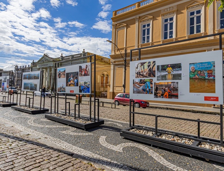 Exposição ‘Gratidão’ emociona Pelotas com imagens da enchente histórica