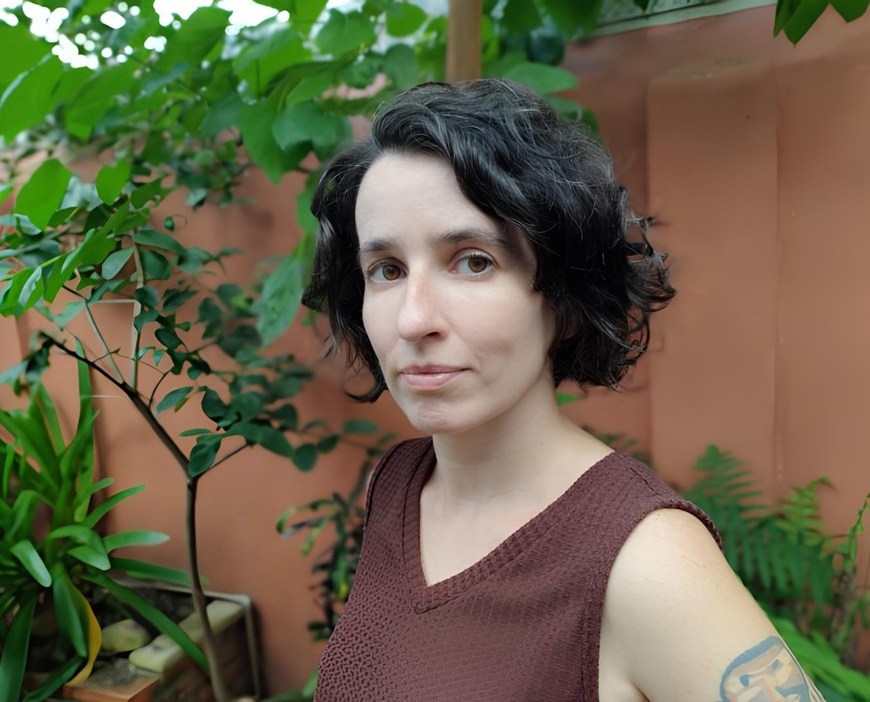 Julia Dantas vence o Prêmio Minuano de Literatura 2025 com ‘A mulher de dois esqueletos’